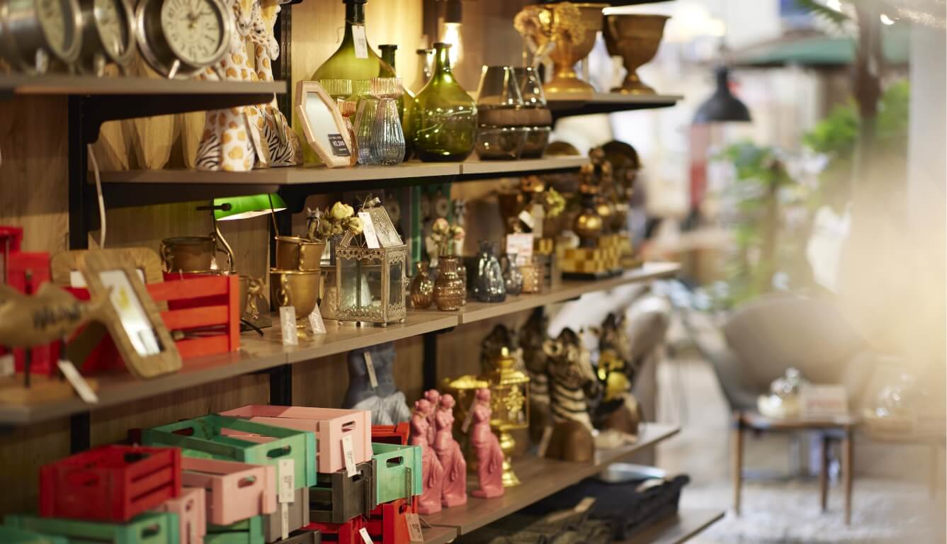 SAKODA大分新川店のヴィンテージテイストのインテリア雑貨売り場