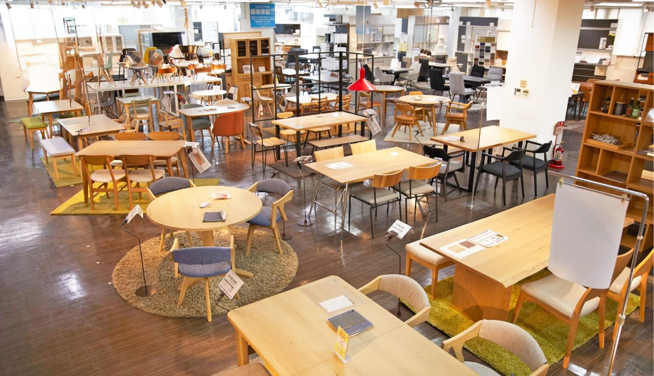SAKODAホームファニシングス与次郎店のダイニングセット売り場