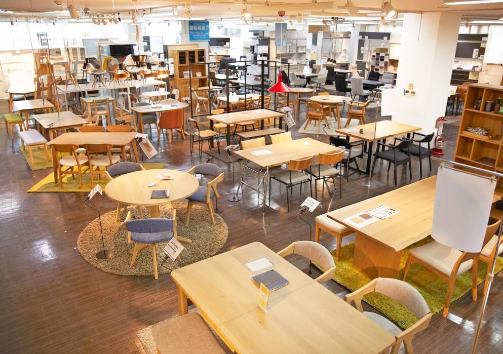 SAKODAホームファニシングス与次郎店のダイニングセット売り場