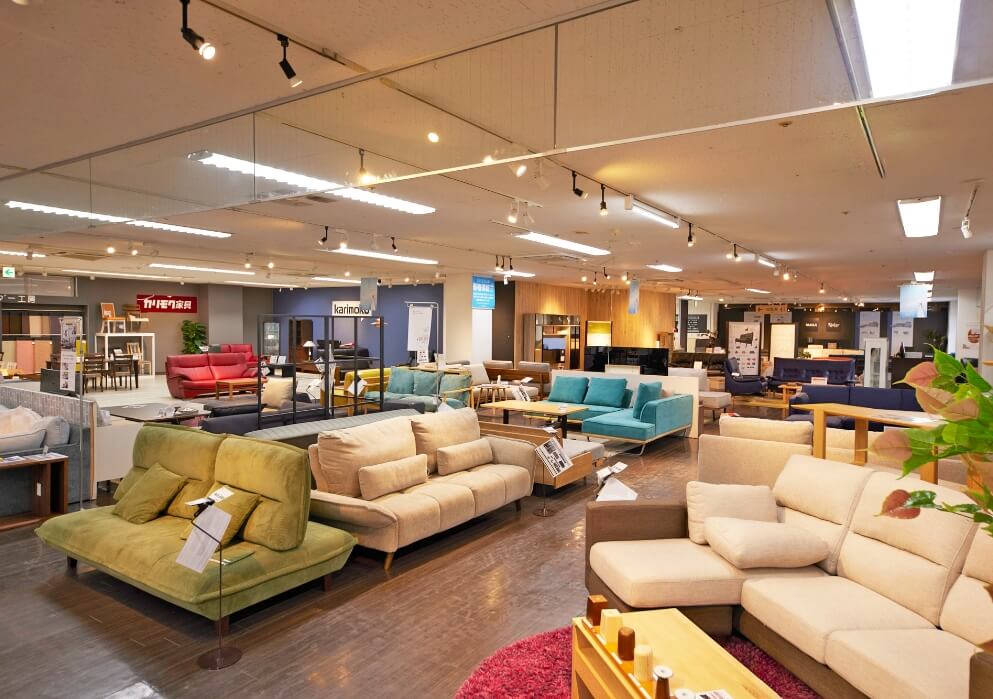 SAKODAホームファニシングス与次郎店のソファ売り場