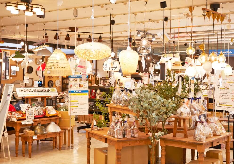 SAKODAホームファニシングス与次郎店の照明売り場